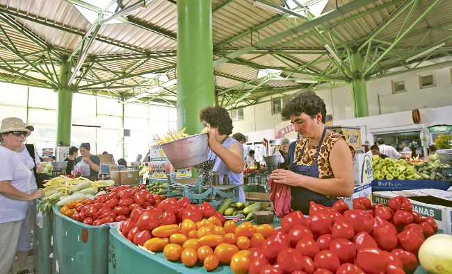 Controale ANPC în Bucureşti înainte de Paşte: Piaţa Rahova a fost închisă! În ce locuri au mai fost găsite nereguli grave