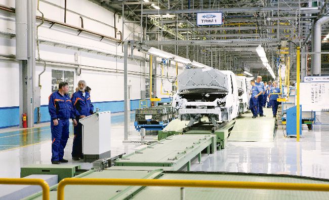 UPDATE Statul român acceptă ca Ford să atingă producția asumată în contractul de privatizare abia în 2025. Condiționat!