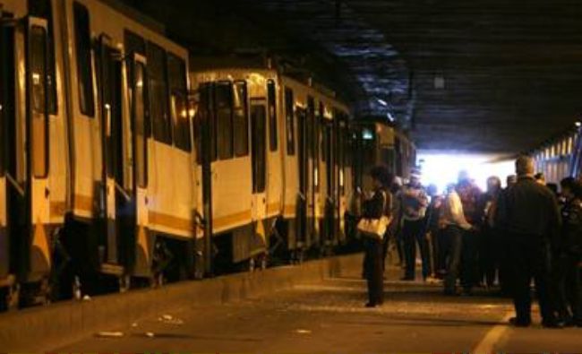Circulaţia tramvaielor Liniei 1, blocată în zona Mihai Bravu din cauza tamponării unui tramvai cu un autobuz