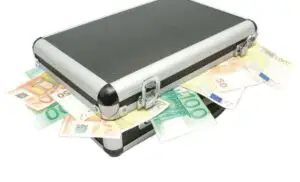 Impozitarea profiturilor: Va câștiga statul de până la patru ori mai mult dacă schimbă legea?
