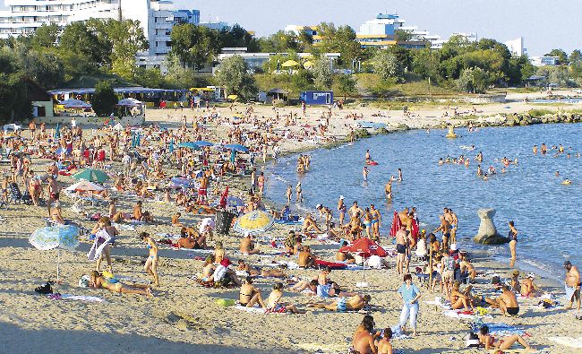 Deneş: 2,5 milioane de metri pătraţi de plajă vor fi la dispoziţia turiştilor