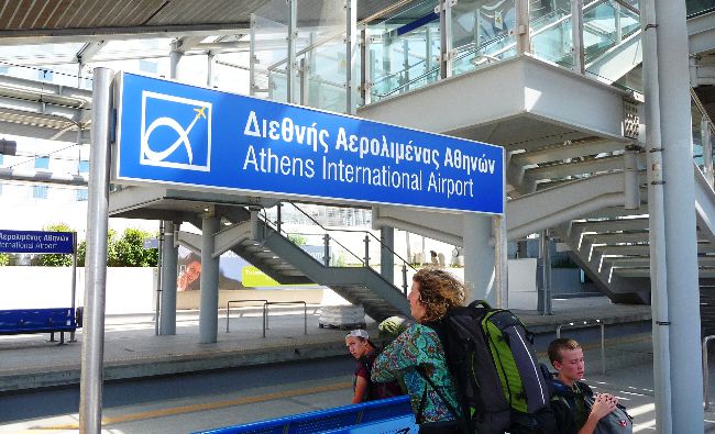 Călătoriți cu avionul în Grecia? Luni, controlorii de trafic aerian vor fi în grevă