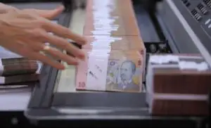 Leul a scăzut miercuri după creșterea din ziua precedentă