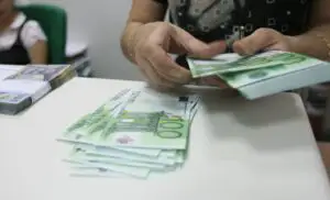 Rata creditelor neperformante a crescut la 6,24%, în februarie