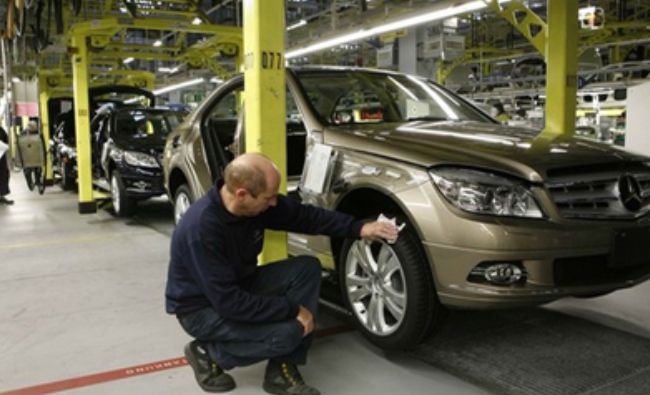 Peste 10.000 de oameni vor rămâne fără job: Se anunță restructurări masive la Daimler!