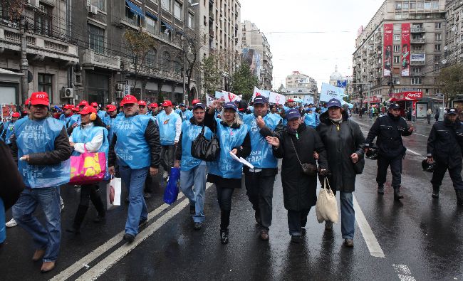 Protestele în Sănătate încep cu purtarea unei banderole albastre şi vor culmina cu o grevă generală pe 31 octombrie