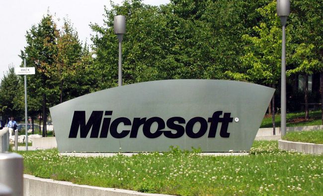 Microsoft ar putea pierde miliarde de dolari dacă îşi reduce vânzările în Rusia