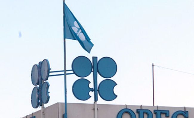Rusia spune că statele OPEC şi non-OPEC vor discuta sâmbătă reducerea producţiei de petrol
