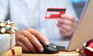 Ce produse comandă românii online după miezul nopţii