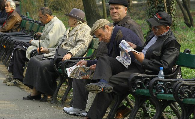 Numărul mediu de pensionari a scăzut cu 51.000 în 2015 faţă de 2014