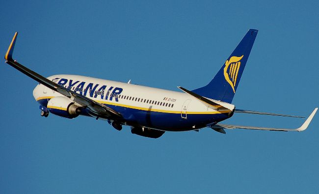 Ryanair își reia 4% din zboruri. Ce reguli trebuie să respecte pasagerii