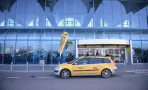 Blocaj la aeroport. Află care sunt taximetrişti acceptaţi  pentru a-şi desfăşura activitatea la Aeroportul Henri Coandă