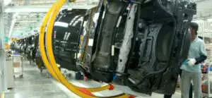 Peste 500 de posturi sunt disponibile la principalul constructor de automobile din România