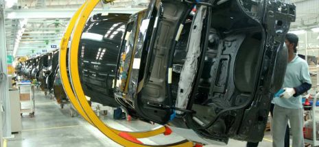 Peste 500 de posturi sunt disponibile la principalul constructor de automobile din România