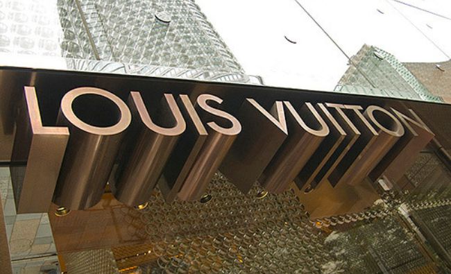 Pantofii Louis Vuitton sunt produşi la Cisnădie