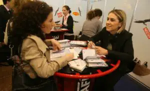 Aproape 56% dintre recrutări se efectuează pe bază de recomandări