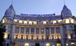 Fitch a îmbunătăţit ratingul BCR la „BBB plus”, cu perspectivă stabilă