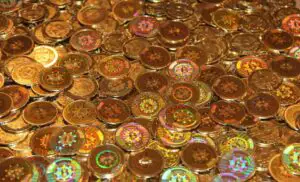 Bitcoin îşi continuă ascensiunea şi trece de 15.000 de dolari