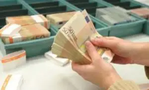 Cât vor costa măsurile anunțate de Macron! Comisia Europeană, reacționează