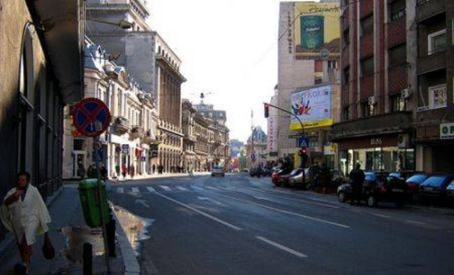Pericol mare în Capitală! O clădire din București se dezmembrează: Pompierii au intervenit