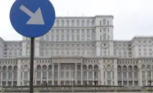 De ce nu se poate demola zidul Casei Poporului