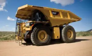 Caterpillar schimbă directorul general pe fondul scăderii preţului materiilor prime