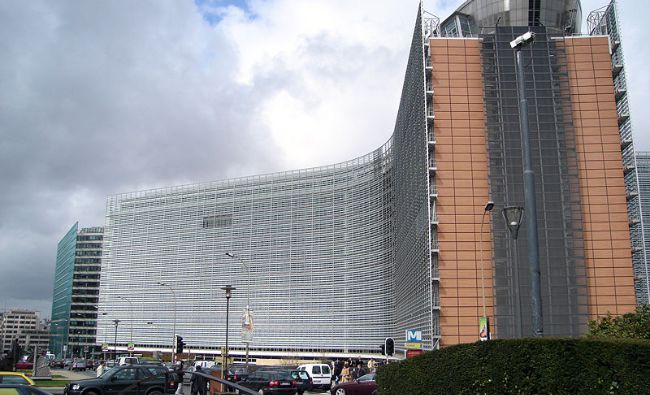 Comisia Europeană urmărește îndeaproape posibilele modificări ale legilor justiției și ale codurilor penale