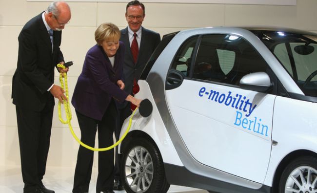 Merkel: „La prima vedere nu există încălcări evidente ale reglementărilor” în cazul achiziției acțiunilor Daimler de către Geely