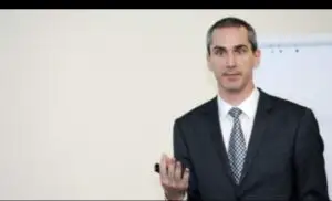 Dan Bucşa, macroeconomist: Dacă nu avem investiţii străine mari, atunci va trebui să depreciem moneda