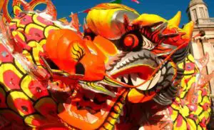 Vin chinezii! Au devenit cumpărători agresivi. Preferă locuinţele