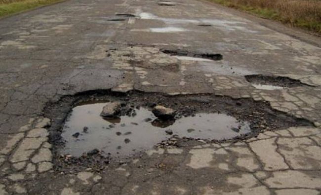 Produsele şi serviciile în România costă cu 15-20% în plus din cauza drumurilor proaste