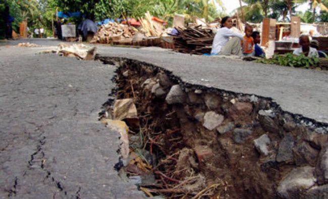 Milioane de români rămân descoperiți la cutremur și inundații