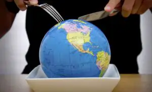 Preţul global al alimentelor a scăzut, datorită ieftinirii zahărului