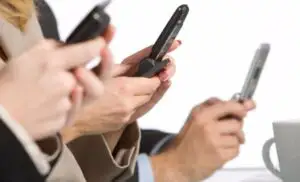 Jumătate dintre utilizatorii de gadgeturi nu îşi iau măsuri de securitate pentru dispozitive