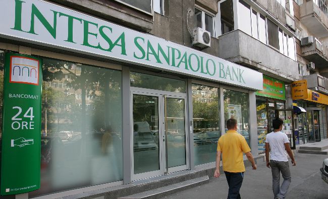 Profitul Intesa Sanpaolo a scăzut cu 7% în trimestrul doi