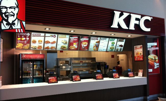 KFC angajează oameni indiferent de vârstă sau experiență