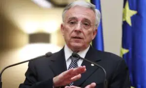 Isărescu: România trebuie să adopte euro. Problema e când şi nu dacă