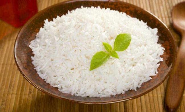 Un român a consumat lunar 432 de grame de orez şi de două ori mai mult mălai, în 2015