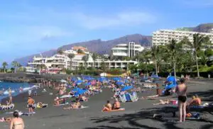 Românii care pleacă la mare în străinătate cumpără sejururile din timp