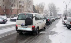 Lapoviță și polei în tot mai multe zone din țară. Sfaturi pentru șoferi