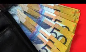 Prima țară care impune SALARII EGALE pentru femei și bărbați