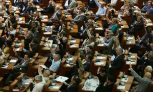 Senatul a adoptat proiectele privind valoarea minimă a punctului de pensie și majorarea pensiilor agricultorilor