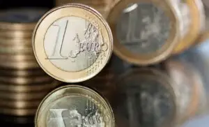 Cât poţi să cheltui şi câţi bani trebuie să pui deoparte pentru a nu intra pe „deficit”