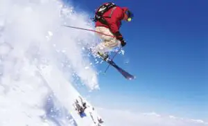 Turiștii care schiază pe pârtiile din Valea Prahovei își pot cumpăra ski pass-uri și online