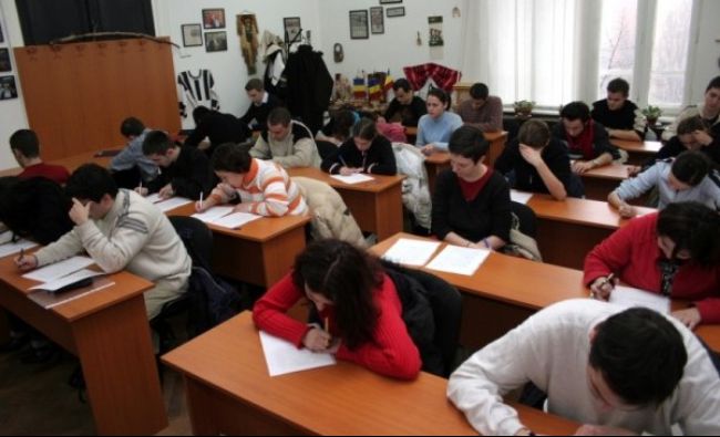 Un profesor român se ocupă, în medie, de 15 elevi