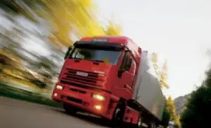 Transportatorii cer îngheţarea tarifelor RCA