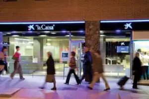 Cea mai mare bancă din Spania, nou creată, are filială în România