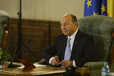 Băsescu: Voi substitui eu opoziţia, care nu a venit la discuţii
