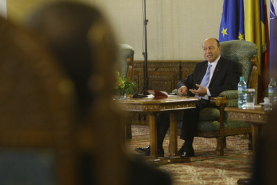 Preşedintele Traian Băsescu trimite invitaţii repetate Opoziţiei pentru a participa la discuţiile de la Palatul Cotroceni