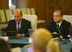 Băsescu: „Miniștrii cu puține investiții să se gândească dacă rămân în Guvern”